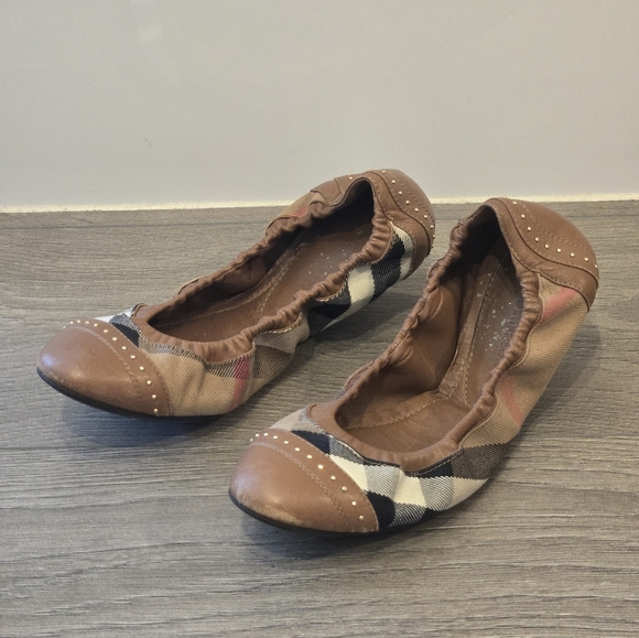 Burberry flats - Picture 2 of 2